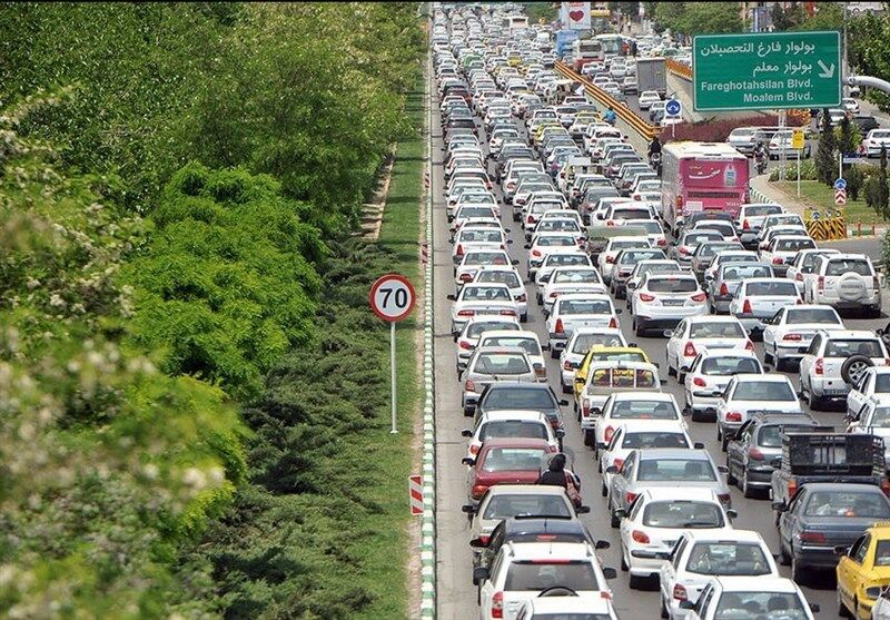 ترافیک خودروها در خروجی‌های مشهد سنگین است