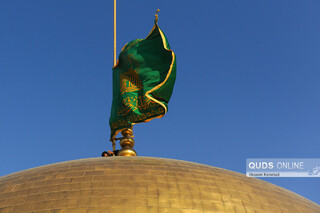 مراسم تعویض پرچم گنبد حرم امام رضا علیه السلام به مناسبت آغاز ماه محرم