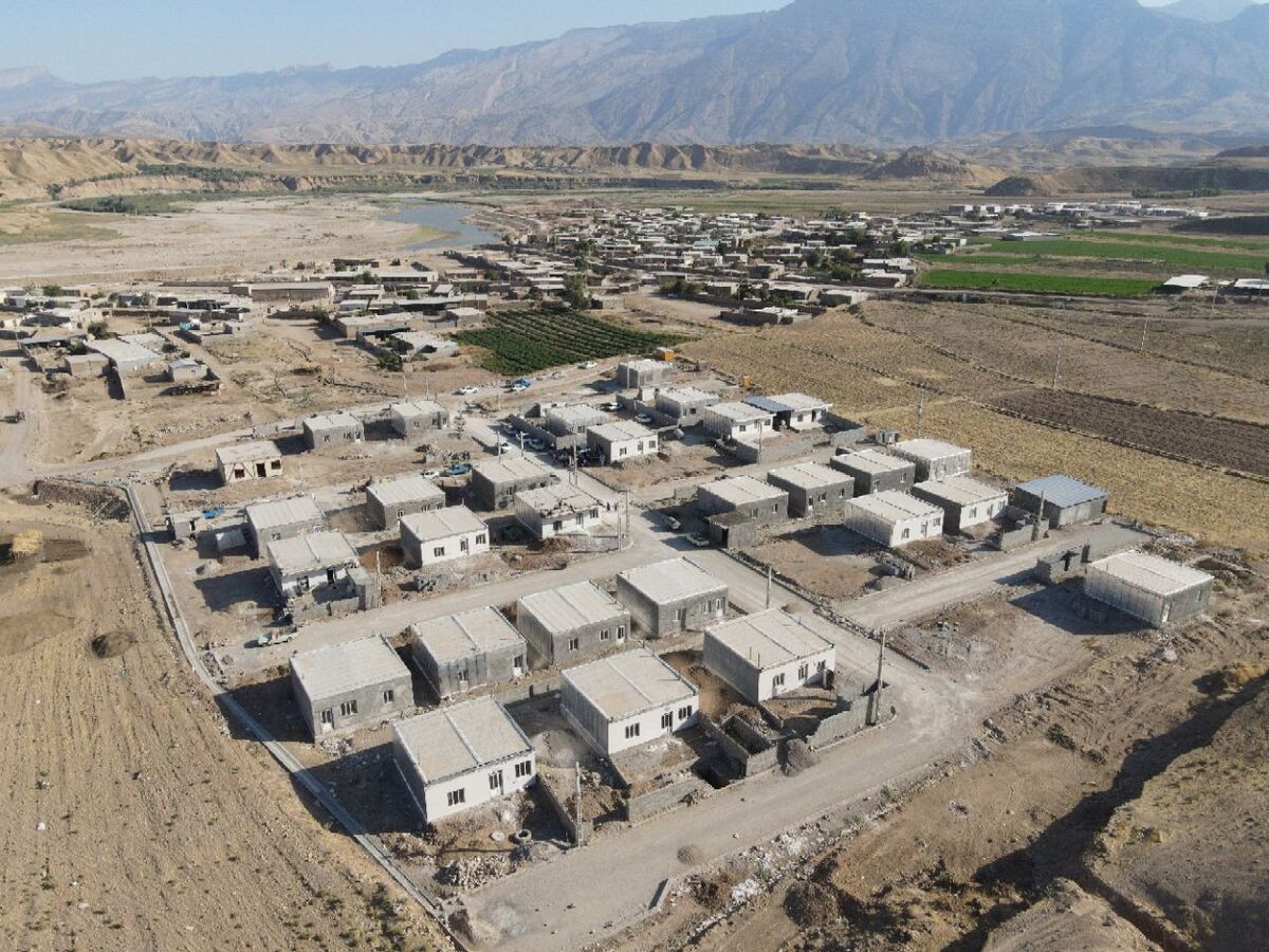 ۳۴ واحد مسکونی به سیل زدگان روستای چم مهر پلدختر واگذار شد