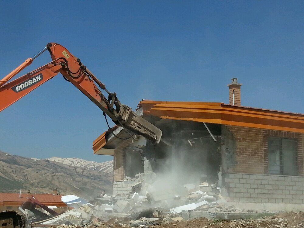 ۹۲ بنای غیرمجاز در اراضی کشاورزی مشهد تخریب شد