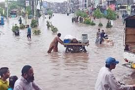 سیلاب بی‌سابقه در پاکستان/ ۲۲۰ نفر قربانی و صدها تَن مصدوم شدند
