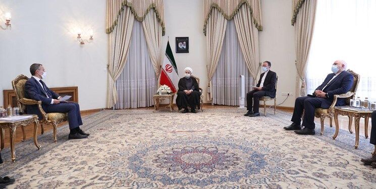 روحانی: تاریخ نشان داده مردم ایران در برابر گردن کشی و قلدری تسلیم نخواهد شد
