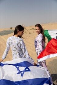 تبلیغ لباس خواب توسط مدلینگ زن اسرائیلی در امارات
