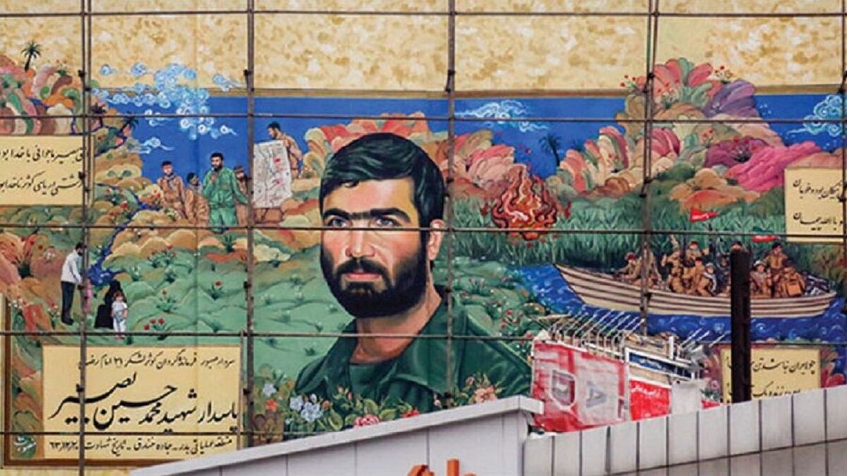 اکران عکس‌های دفاع مقدس در فضای شهری مشهد