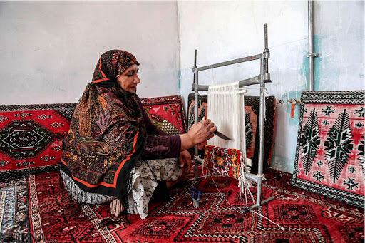 بیمه یک ساله رایگان برای قالی بافان کرمان