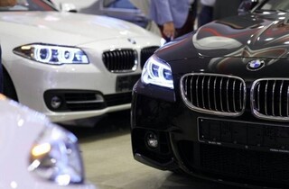 ریزش قیمت خودروهای خارجی در بازار مشهد شدت گرفته است