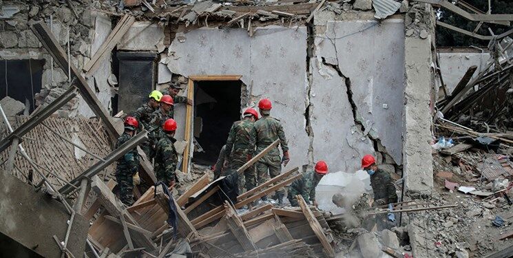 ورود ارتش آذربایجان به شهر لاچین/مردم خانه‌هایشان را آتش زدند/عکس