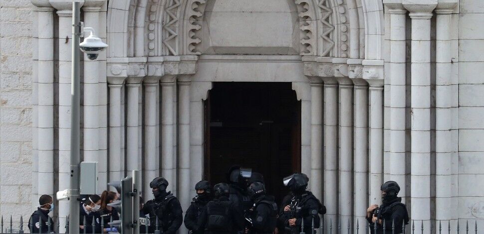 خنثی شدن بمب‌ کارگذاری شده در مقابل یک کلیسا در فرانسه 