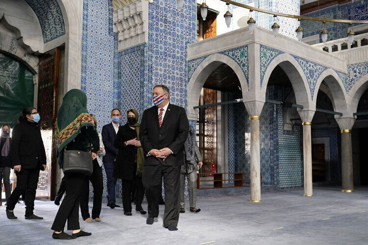 بازدید پمپئو از مسجد رستم پاشا در ترکیه/عکس
