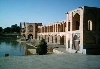 ساخت‌وساز غیرقانونی در حریم منظر پل خواجوی اصفهان