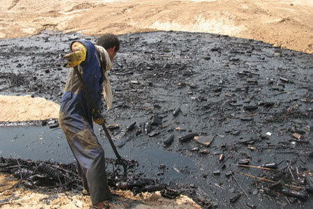 شکستگی خط لوله نفت در «سرخون» روزگار محیط زیست را سیاه کرد