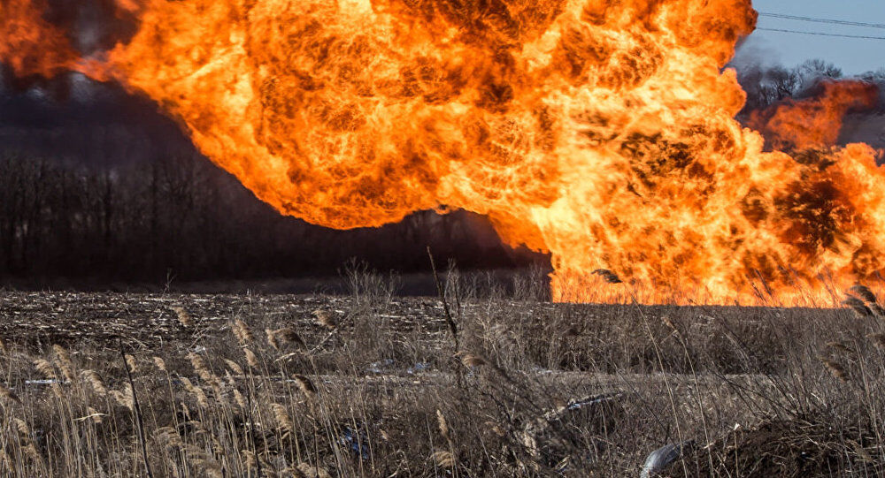 آتش سوزی خط لوله نفت در روستای سرخون وحشت آفرید