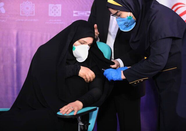 ۳ داوطلبی که امروز واکسن ایرانی زدند، چه کسانی بودند؟