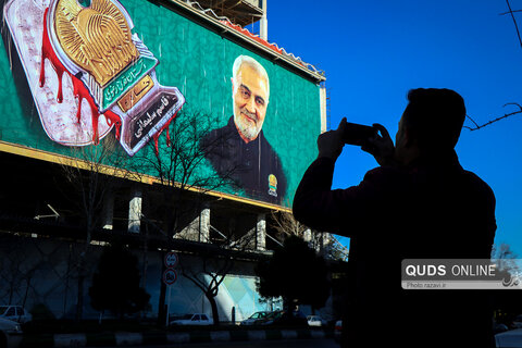 بزرگترین دیوارنگاره کشور منقش به تصویر خادم الرضا(علیه السلام) سردار شهید حاج قاسم سلیمانی