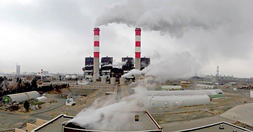 رد پای سوخت مازوت در آلودگی هوای مشهد؛ محرومیت نیروگاه توس از سیستم های کاهش نشر آلاینده 