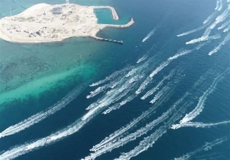 رژه اقتدار ۷۰۰ شناور بسیج دریایی بیخ گوش آمریکایی‌ها و سعودی‌ها