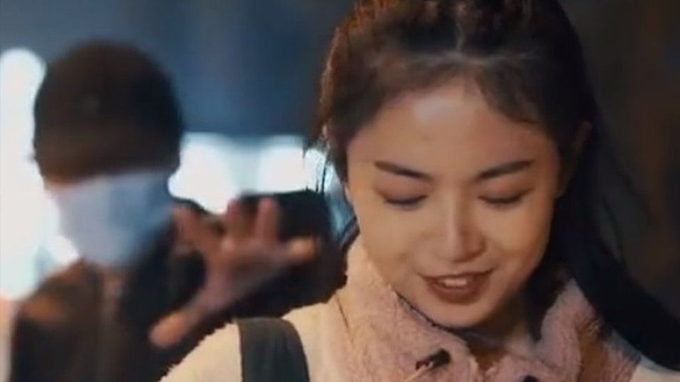 آگهی جنجال برانگیز یک دستمال آرایش پاک کن در چین
