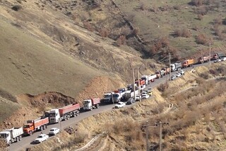 عامل ازدحام کامیون‌ها در مرز "شیخ صله" طرف عراقی است