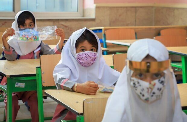 وزیر بهداشت: بازگشایی مدارس اکنون قابل پیش بینی نیست