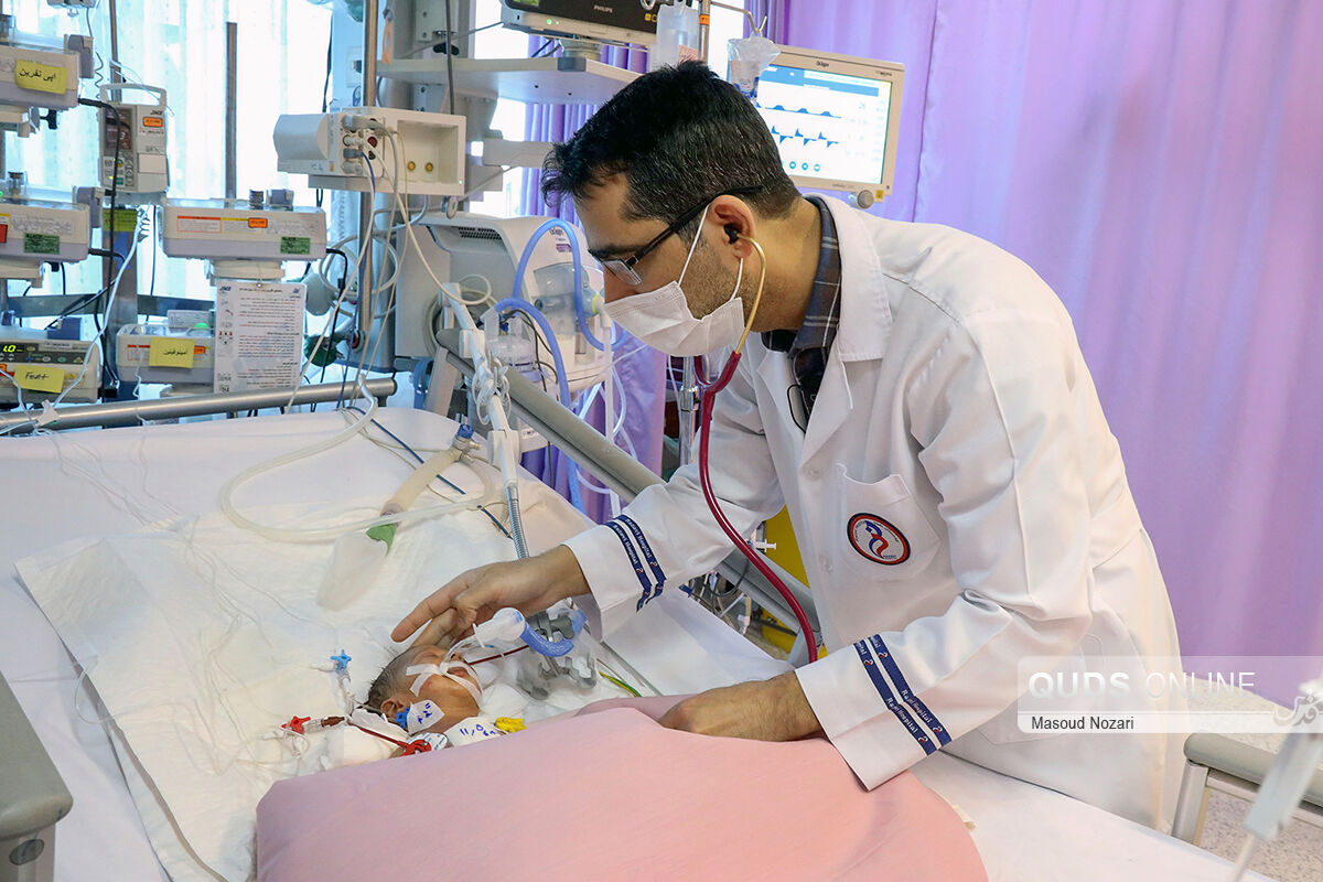 جراحی موفقیت‌آمیز قلب نوزاد نارس در بیمارستان رضوی