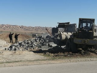 تخریب ساخت‌ و سازهای غیرمجاز در محوطه تاریخی بندیان درگز 