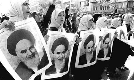 بانوان زنجان پیشتاز در تظاهرات؛ شهادت در شب پیروزی 