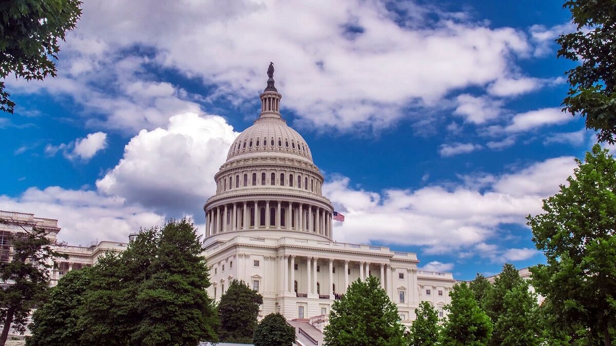 موافقت مجلس نمایندگان آمریکا با بسته کمک مالی کرونا

