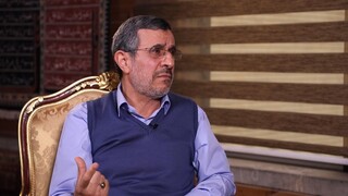 احمدی نژاد: سایه جنگ را از ایران دور کردم /احساس وظیفه کنم کاندیدا می شوم/۱۰ وزیر من در سال ۸۴ به هاشمی رأی دادند/یک آدم معمولی هستم