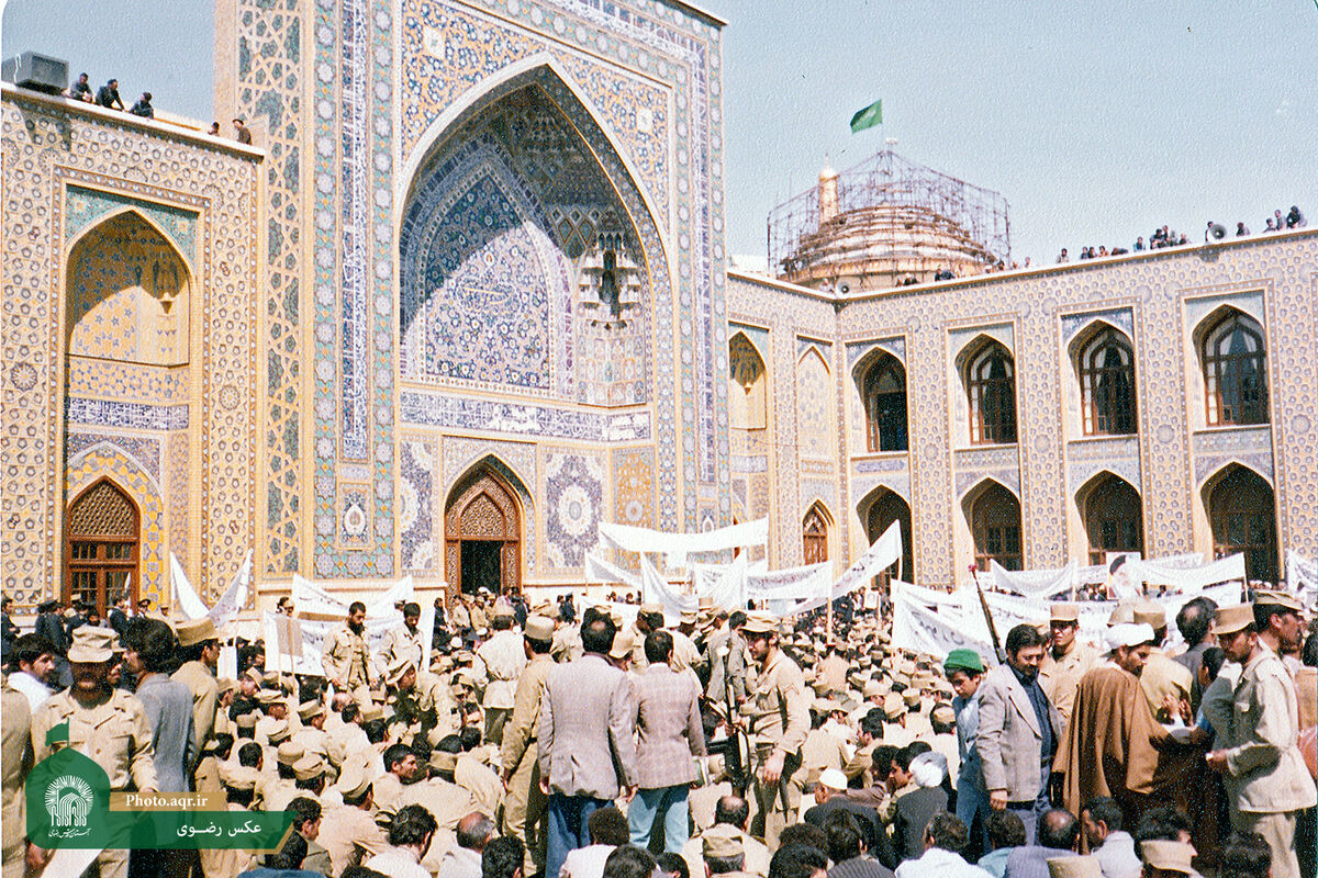 حرم مطهر؛ نقطه  ثقل انقلاب اسلامی در مشهد