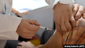 آغاز واکسیناسیون کرونا در مشهد/ تزریق به ۴۷۰ نفر در مرحله اول