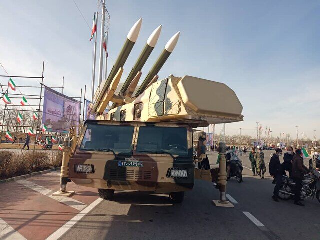 نمایش سامانه موشکی «سوم خرداد» در میدان آزادی