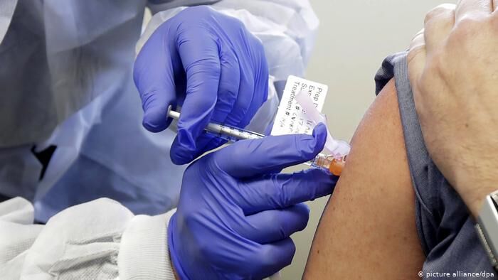 واکسیناسیون پاکبانان مشهدی در برابر بیماری کرونا