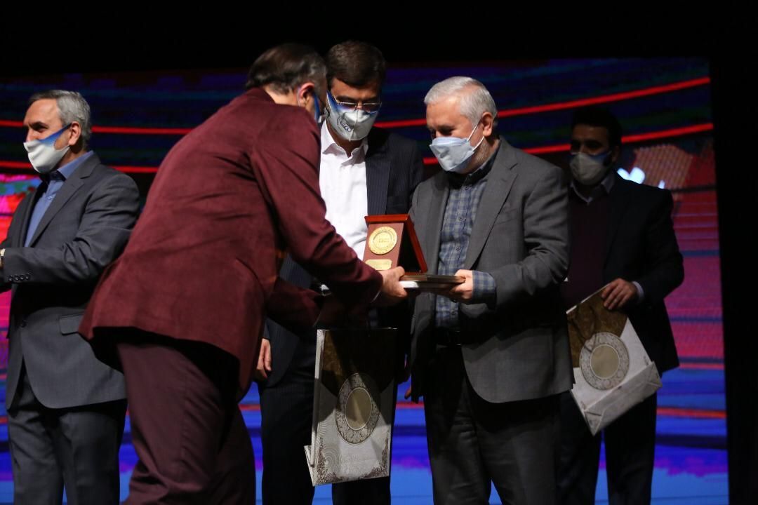 نخستین نشان طلایی اتحادیه اروپا ـ اسکو به دکتر علی دارابی اهدا شد