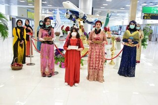 برگزاری مراسم استقبال از نخستین مسافران نوروزی در فرودگاه سنندج