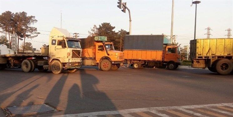 صدور بیش از۷۰۰۰ جریمه و اخطاریه خودروهای سنگین برای پارک در معابر شهری مشهد