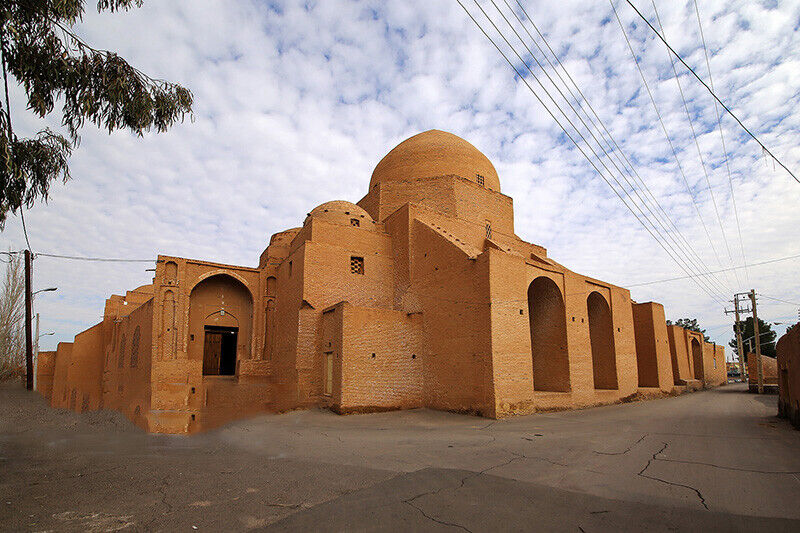 خورده شدن بدنه مسجد جامع اردستان توسط موریانه صحت ندارد