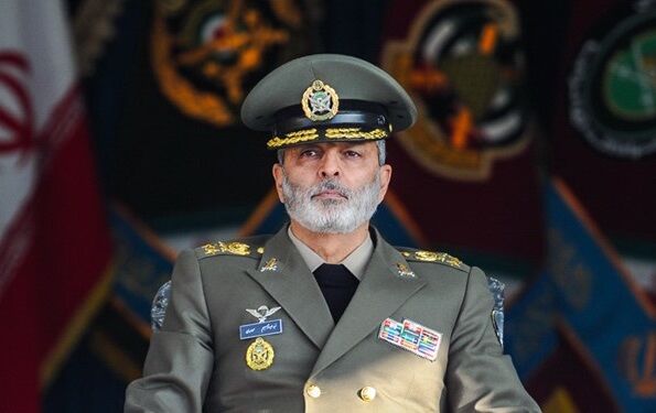فرمانده کل ارتش: نوک پیکان حملات دشمنان در فضای مجازی به سمت ارتش است 