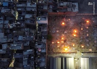 تصاویر هوایی از سوزاندن اجساد بیماران کرونایی در یک پارکینگ در دهلی نو