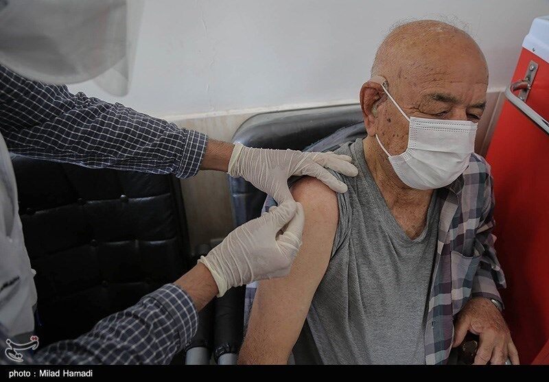 واکسیناسیون شهروندان در ۲۲ سوله ورزشی شهرداری تهران 