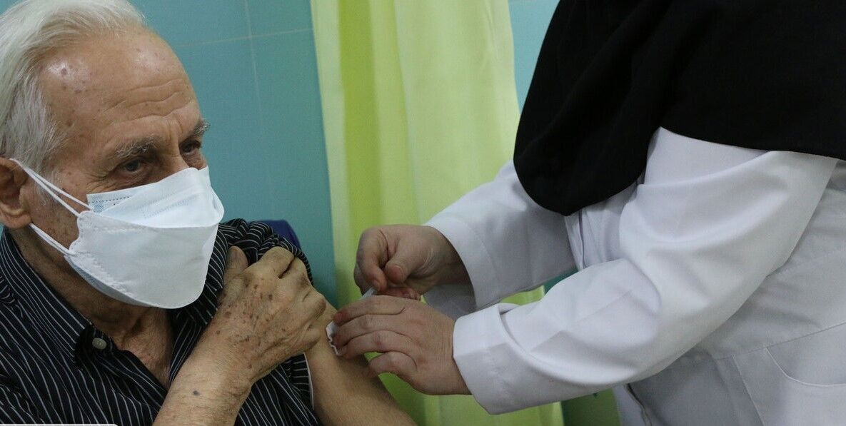 ۶۱ هزار سالمند ۸۰ ساله خراسان رضوی واکسن کرونا می‌گیرند