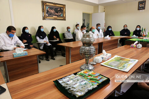 حضور جمعی از خدام آستان قدس رضوی در بیمارستان منتصریه مشهد
