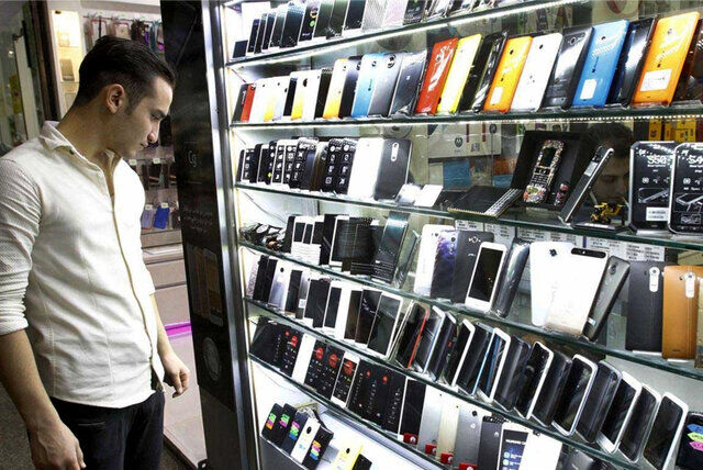 آخرین وضعیت بازار گوشی تلفن همراه/آمریکایی‌ها گران شدند؛ کره‌ای‌ها ارزان
