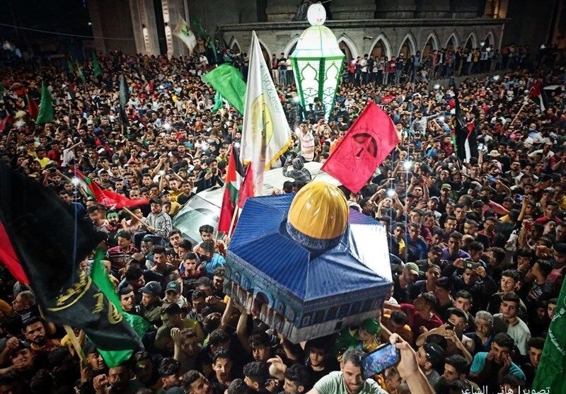جشن و شادی سراسر فلسطین اشغالی را فرا گرفت/ ملت فلسطین پیروزی مقاومت را جشن گرفت+گزارش تصویری