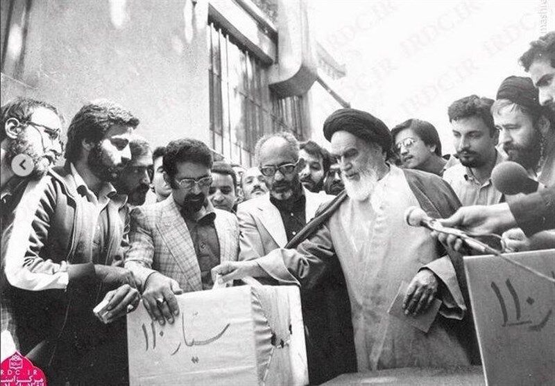 امام خمینی(ره) با بها دادن به جایگاه مردم در نظام سیاسی، انقلاب اسلامی را در جهان منحصربه‌فرد ساخت
