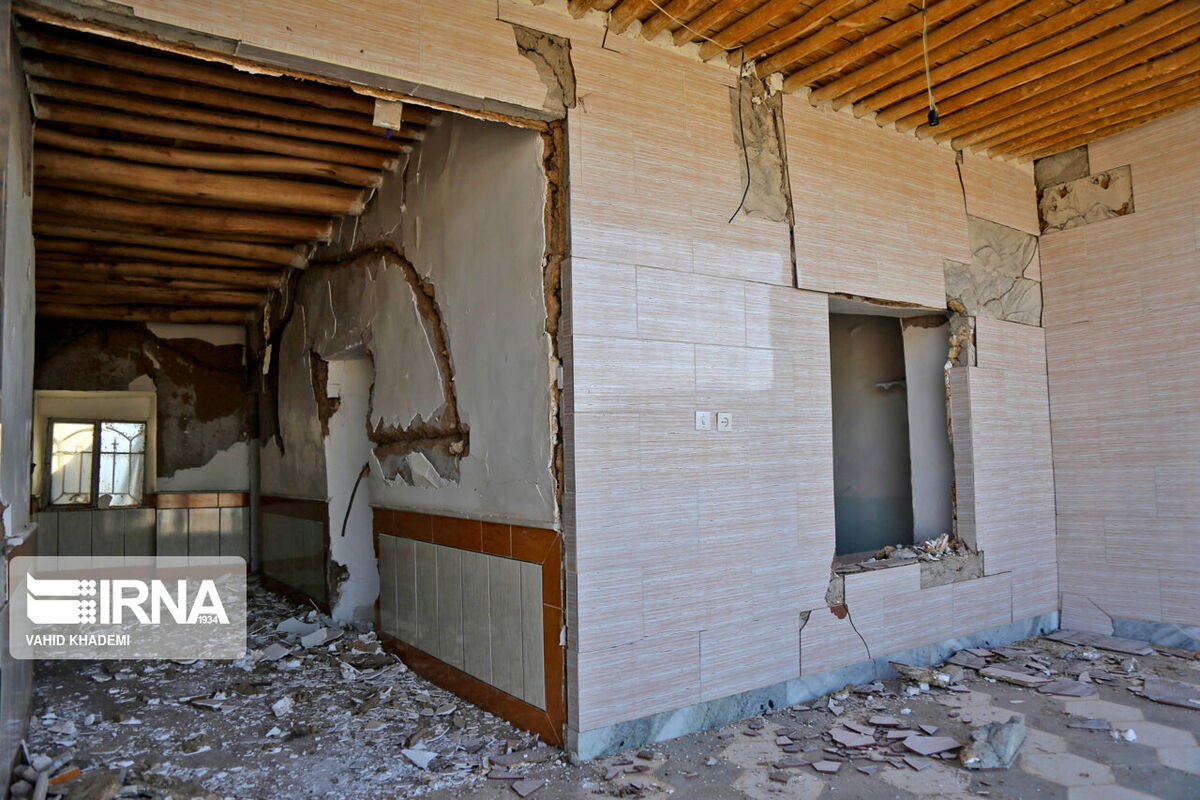 سقف و دیوار بسیاری از منازل روستاهای صالح آباد ترک برداشت