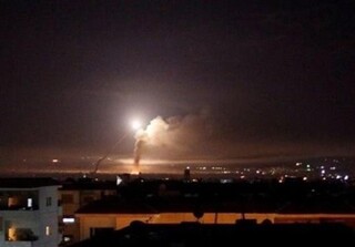 مقابله پدافندی ارتش سوریه با حملات هوایی اسرائیل به حمص و دمشق