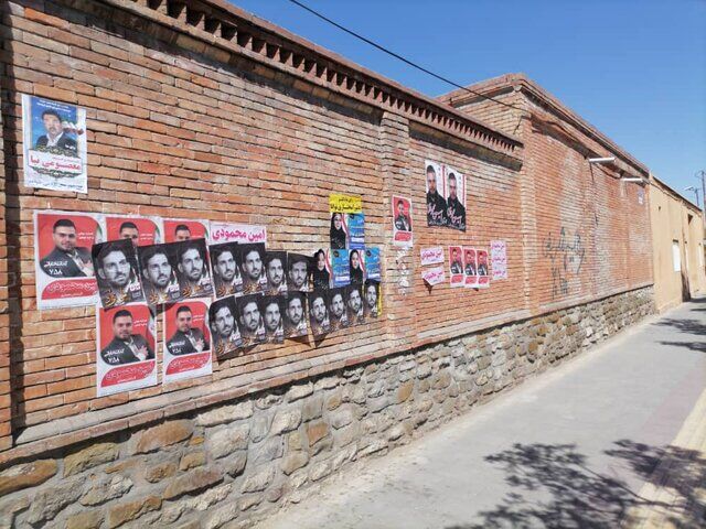 انتقاد از خسارات چسباندن پوستر انتخاباتی خسارات به بناهای تاریخی آذربایجان غربی
