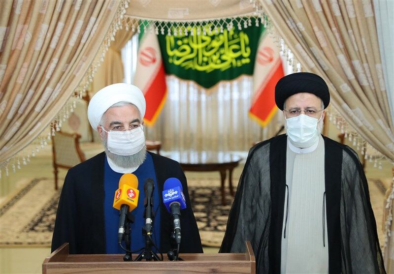 روحانی در دیدار با رئیسی: اعضای دولت کنار رئیس‌جمهور منتخب هستند

