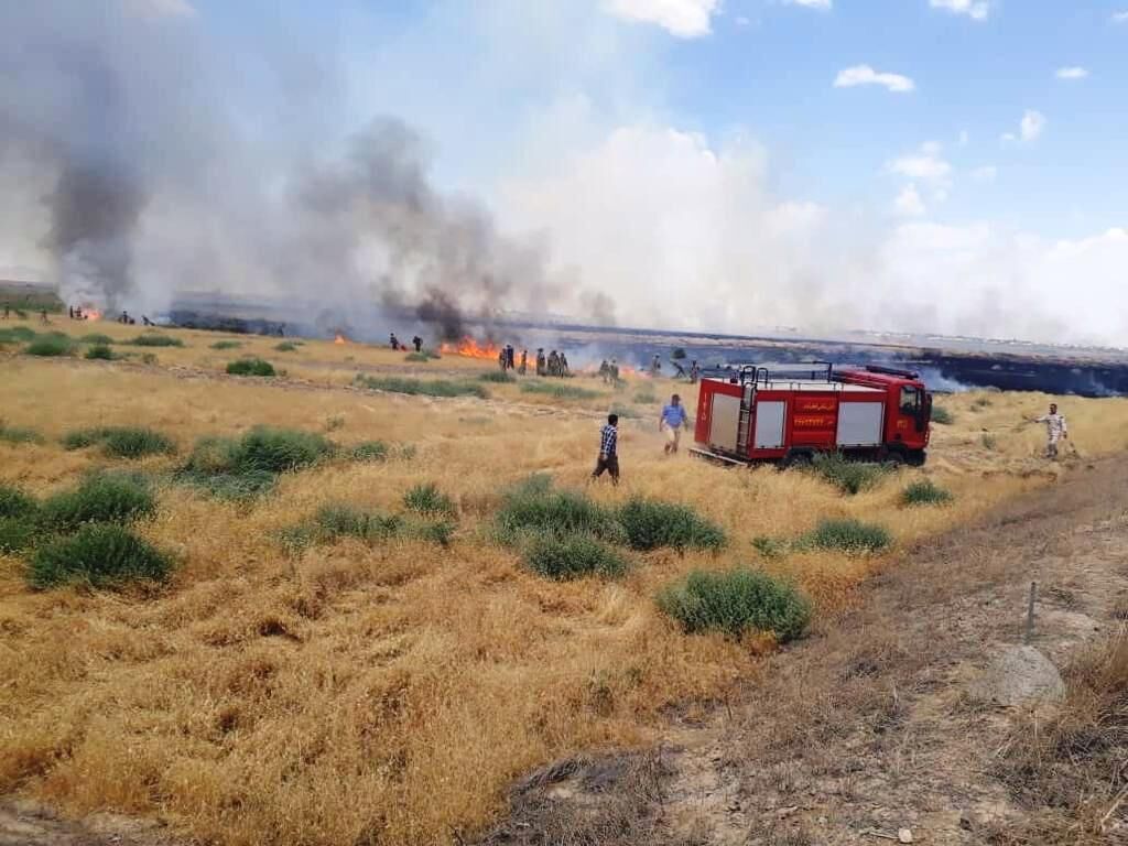 مهار آتش سوزی در نقطه صفر مرزی لطف آباد با ترکمنستان 