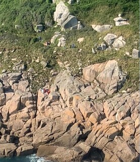 زنده ماندن زن جوان پس از سقوط از صخره ۱۸ متری!